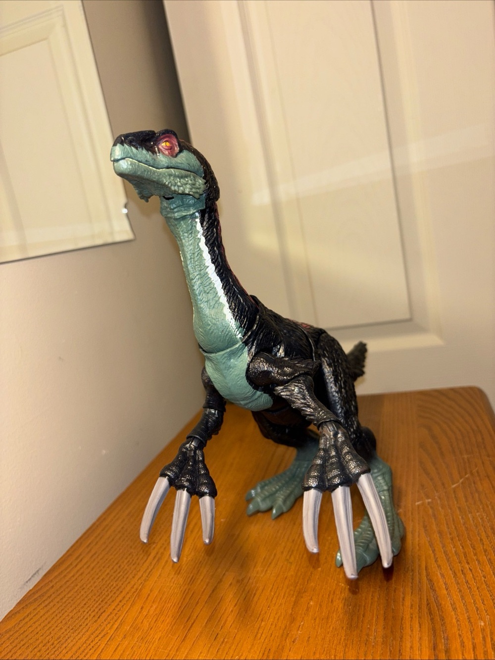 Jurassic world dinosaur needs battery